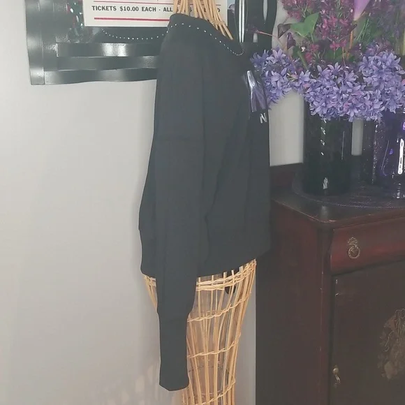 DKNY Jeans Medium Black and Silver Embellished Long Sleeve Cropped Sweater - Picture 4 of 9